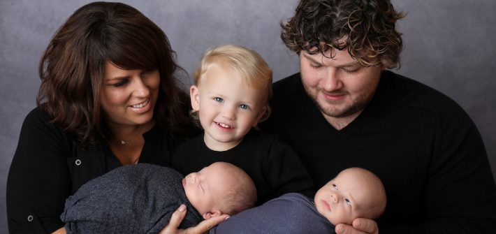 Lauren, her husband, and her 3 kids pose for a family photo.